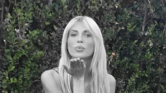 Ανάλυσέ το: Η Σάντυ Κουτσοσταμάτη γιορτάζει την ονομαστική της εορτή