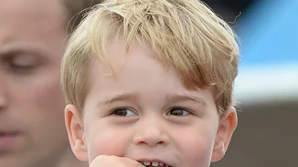 Ο πρίγκιπας George μεγάλωσε: Στην πρώτη επίσημη εμφάνιση με τους γονείς του