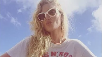 Φόρα το αγαπημένο σου t-shirt με logo όπως τα μοντέλα