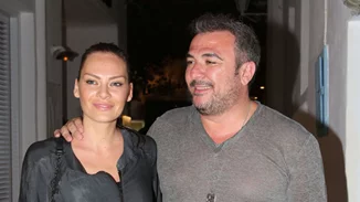 Υβόννη Μπόσνιακ - Αντώνης Ρέμος: Αγκαλιασμένοι στη Μύκονο