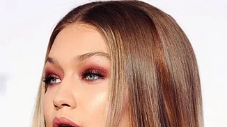Η Gigi Hadid "ποζάρει" με τον πιο απροσδόκητο τρόπο για το ημερολόγιο του Love (βίντεο)