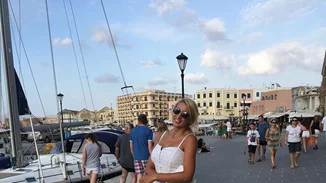 Επιστροφή στην πόλη: Οι επώνυμες Ελληνίδες σου προτείνουν τι να φορέσεις