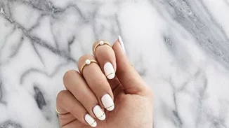 Κατεστραμμένα νύχια; 10 πανεύκολα μυστικά για να τα σώσεις