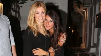 Νατάσα Θεοδωρίδου: Σπάνια έξοδο με την κόρη της στην Μύκονο