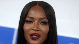 Naomi Campbell: Ξεκίνησε την νέα selfie τρέλα στο instagram!