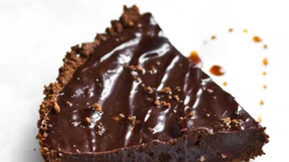 Έχουμε τη συνταγή για τάρτα σοκολάτας με 4 μόλις υλικά και χωρίς ψήσιμο