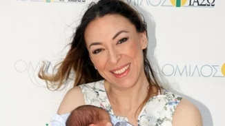 Αλίκη Κατσαβού: Οι νέες φωτογραφίες του νεογέννητου Φοίβου