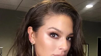 Ashley Graham | Σου μαθαίνει τι είναι το "thigh brow" και γιατί είναι τόσο σέξι!