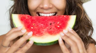 Διατροφή για τον καύσωνα | Οι τροφές που θα σε ενυδατώσουν τώρα