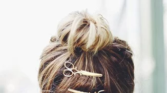 Αυτός είναι ο πιο περίεργος τρόπος να κουρέψεις τα μαλλιά σου!