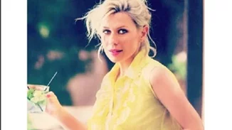 Κατερίνα Καραβάτου: Η τρυφερή φωτογραφία αγκαλιά με τον γιο της