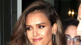 Jessica Alba: Να πώς θα υιοθετήσεις την πιο σέξι και κομψή της εμφάνιση για τη νέα σεζόν