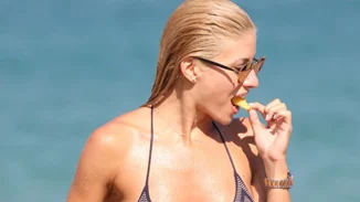 Οι Ελληνίδες celebrities με μαγιό σε πόζες που μάλλον θέλουν να... ξεχάσουν!