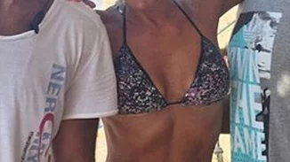 Μπορείτε να μαντέψετε ποια Ελληνίδα ηθοποιός έχει αυτούς τους κοιλιακούς;