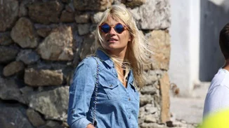 Είσαι έτοιμη; H Φαίη Σκορδά με καυτό τζιν σορτσάκι!