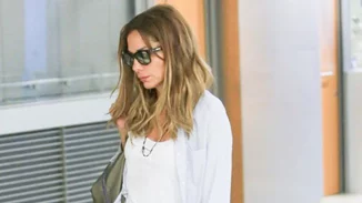 Δέσποινα Βανδή: Με το πιο cool outfit στο αεροδρόμιο Θεσσαλονίκης