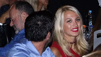 Κωνσταντίνα Σπυροπούλου-Γιώργος Κοτσοβός: Δημόσια εμφάνιση με αγκαλιές