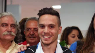 Λευτέρης Πετρούνιας: Διακοπές στην Μύκονο (video)