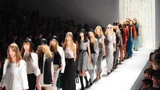 H παραμορφωμένη blogger από την Ινδία που θα περπατήσει στην Εβδομάδα Μόδας!