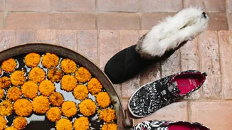 TOMS x Prabal Gurung: Η νέα συλλογή παπουτσιών του είναι εμπνευσμένη από το Nepal