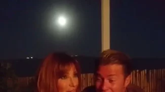 Η συνεργασία - έκπληξη της Βίκυς Χατζηβασιλείου με τον Χρήστο Χολίδη (Video)