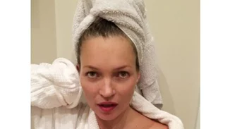 Kate Moss: Σπάνιες φωτογραφίες από την ίδια στο σπίτι της στο Λονδίνο