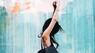 Μία πρόσφατη μελέτη λέει ότι το Facebook μπορεί να σε κάνει χαρούμενη