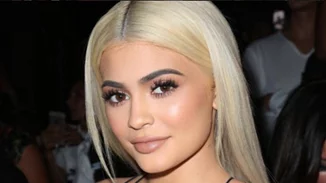 H Kylie Jenner έβαψε κόκκινα τα μαλλιά της και μετά πάλι καστανά! Κάτι δεν πάει καλά