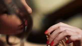 Μπορείς να φανταστείς τι σχέση έχει η ηλικία σου με την ποσότητα του αρώματος που φοράς;