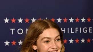 Gigi Hadid: Θα συνεργαστεί για μία ακόμα σεζόν με τον Tommy Hilfiger!