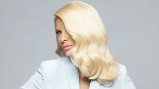 Ελένη Μενεγάκη: Οι λεπτομέρειες του look της στην επίσημη φωτογράφιση