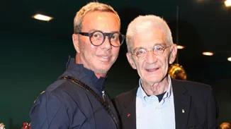 Ποιοι celebrities βρέθηκαν στην έκθεση του Γιάννη Μπουτάρη με τα κιτς αντικείμενα