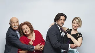 «Μην αρχίζεις τη μουρμούρα»: Ο Ηλίας παθαίνει κρίση ηλικίας, όταν μια κοπέλα τον αποκαλεί «γέρο»