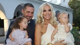 Θέλξη: Όλες οι φωτογραφίες από τη βάφτιση της κόρης της