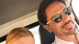 Δέσποινα Καμπούρη: Με τον σύζυγο και την κόρη της στο θέατρο