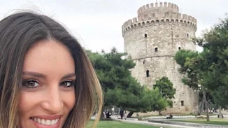 Αθηνά Οικονομάκου: Ποζάρει στο κρεβάτι της χωρίς μακιγιάζ