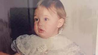 Ποια γνωστή παρουσιάστρια είναι η μικρούλα της φωτογραφίας;