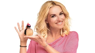 Η Μαρία Μπεκατώρου και η AVON μοιράζουν δώρα!