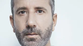 Ο κορυφαίος make up artist Μάνος Βυνιχάκης αποκαλύπτει όλα τα make up μυστικά