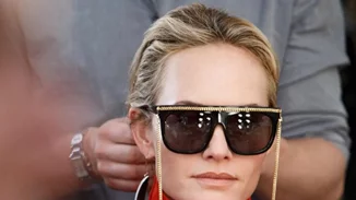 Accessories on accessories: Αυτή είναι η πιο hot νέα τάση στα γυαλιά ηλίου