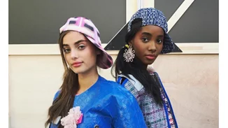 Chanel Insta: Μέσα στη... μητρική κάρτα του οίκου για τη νέα συλλογή Άνοιξη/ Καλοκαίρι 2017 (φωτογραφίες)