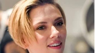 Scarlett Johansson: Όπως δεν την έχεις ξαναδεί στα εγκανία του νέου της καταστήματος