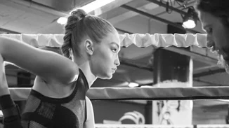 Gigi Hadid x Stuart Weitzman: Αυτές είναι οι μπότες με την υπογραφή του διάσημου μοντέλου