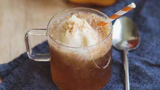 Το πιο δροσιστικό ρόφημα με παγωτό ροδάκινο