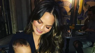 Chrissy Teigen: Το νέο βίντεο με την κόρη της είναι ό,τι πιο αξιολάτρευτο θα δεις σήμερα
