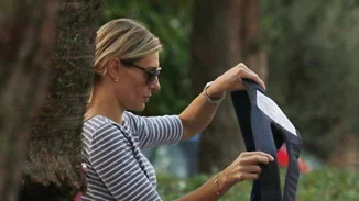 Ζέτα Δούκα: Βόλτα με την κόρη της στην Γλυφάδα