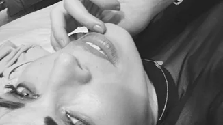 Μαριέττα Χρουσαλά: Ποζάρει άβαφη από το κρεβάτι της στην Αμερική!