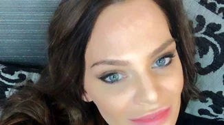 Η Υβόννη Μπόσνιακ κάνει Mannequin Challenge και μας ξεναγεί στο ατελιέ της