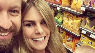 Γιάννης Βαρδής - Νατάσα Σκαφιδά: Στόλισαν το Χριστουγεννιάτικο δέντρο τους