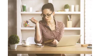 4 τρόποι για να βελτιώσεις την υγεία σου στο γραφείο